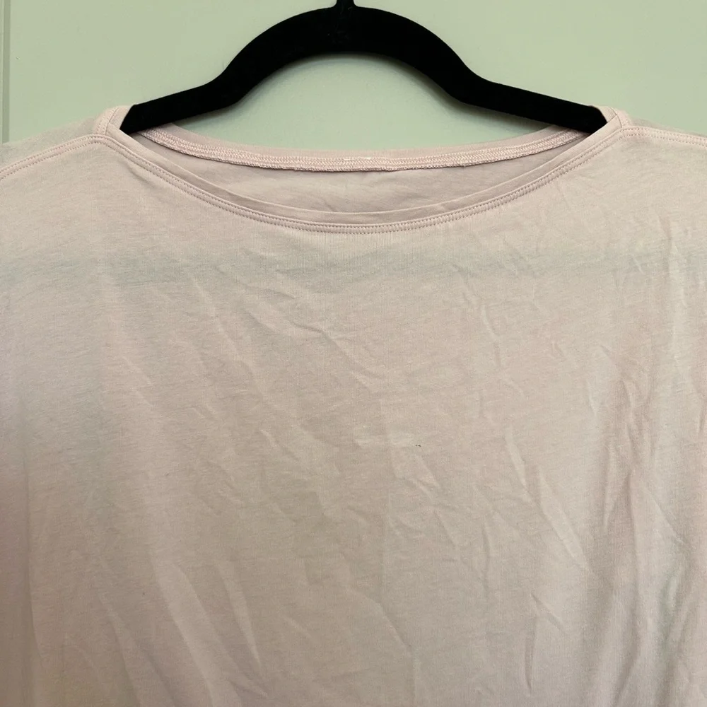 Lululemon Back in Action tee dusty rose - Picture 4 of 9